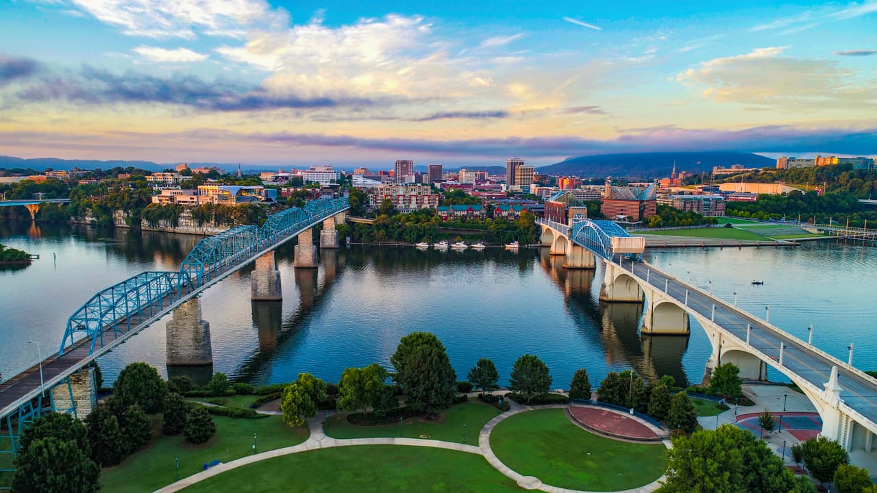 <b>Puesto 19. Chattanooga, Tennessee. 182,799 habitantes.</b>
<br>
<br>Precio promedio del alquiler según el estudio: 
<b>896 dólares al mes</b>.
<br>
<br>Precio promedio del alquiler de un departamento de una habitación: 
<b>1,088 dólares al mes</b>.
<br>
<br>Precio promedio del alquiler de un departamento de dos habitaciones: 
<b>1,552 dólares al mes</b>.