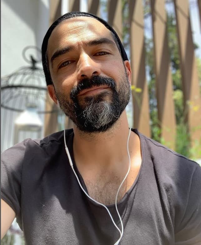 Según el medio, los actores han estado en lugares como Coyoacán, "en cuyo centro histórico
<b> caminan a la vista de todos</b>".
<br>