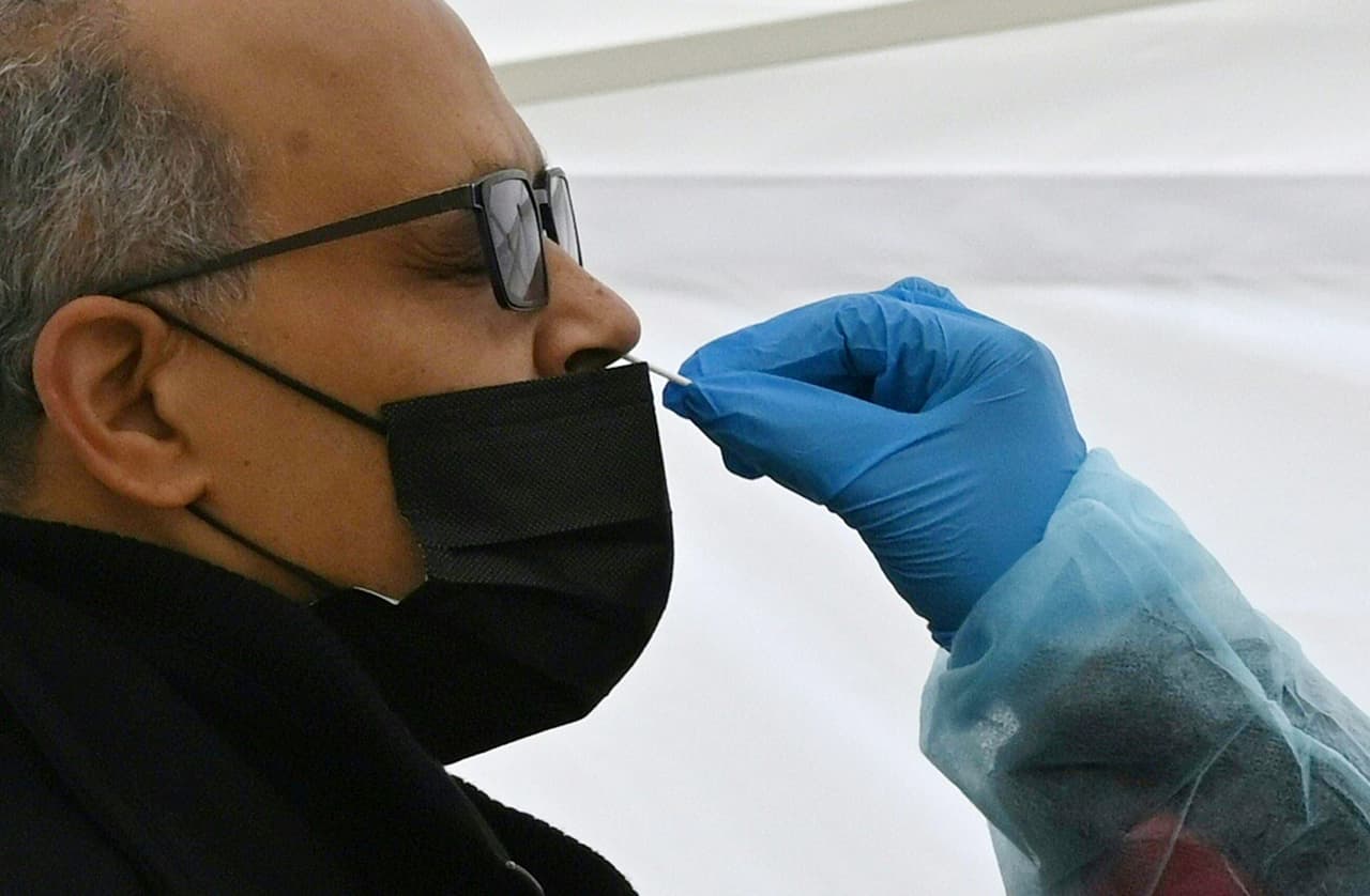 <b>Usa una tarjeta de crédito para el pago: </b>las tarjetas de crédito ofrecen la mayor protección si tienes que disputar un cargo, congelar tu cuenta o recuperar dinero.
<br>