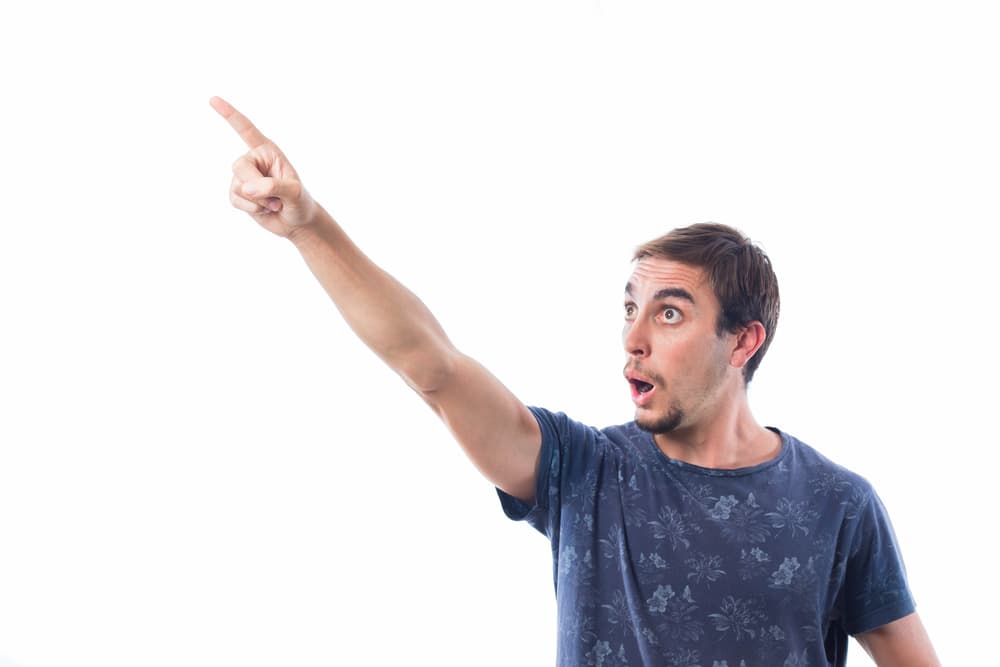 Si cuando estás volando sientes que las demás personas como que se asombran o tratan de alejarte, entonces debes tener cuidado puesto que te indica que ese amor está en peligro y que debes vigilar cómo estás actuando con esa persona para no decir o hacer algo que pueda poner en peligro esa relación.