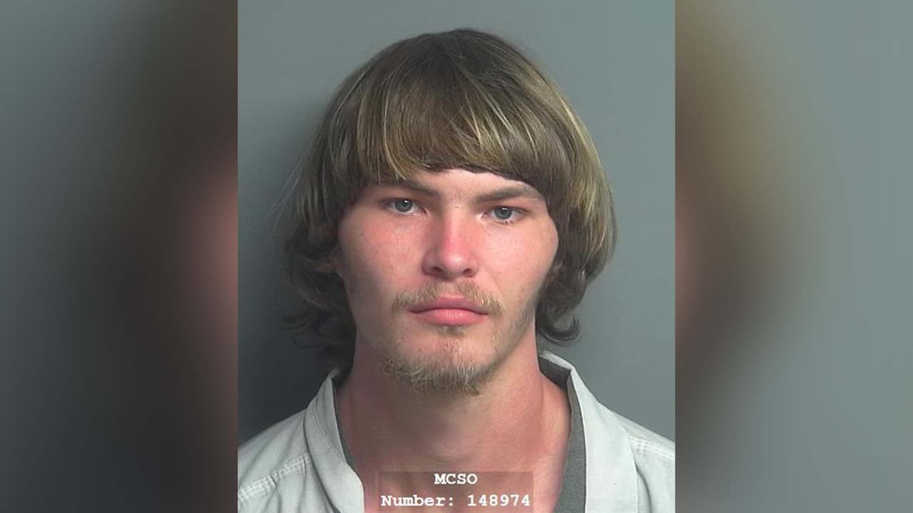 Ryan Allen Fath – Es buscado por posesión ilegal de un arma.
<br>