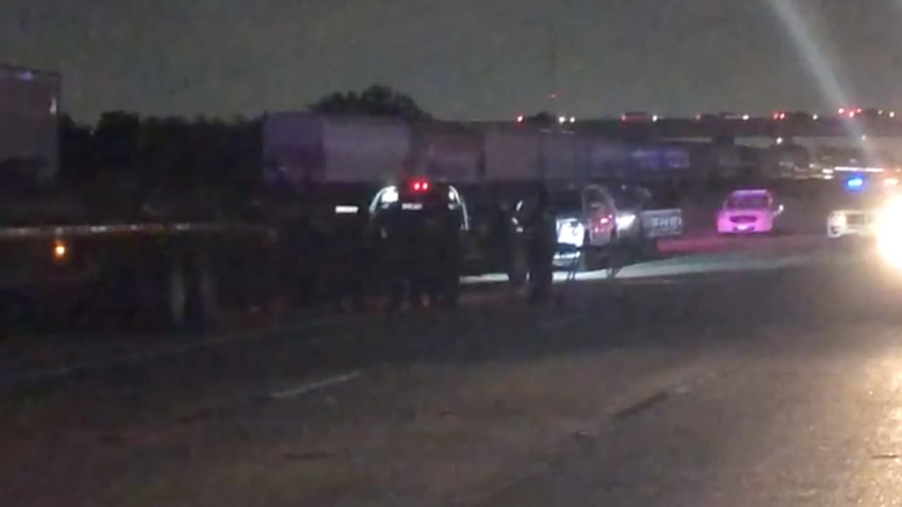 El conductor del tráiler hizo el reporte con las autoridades, indicó la portavoz de la oficina del sheriff del condado Harris.