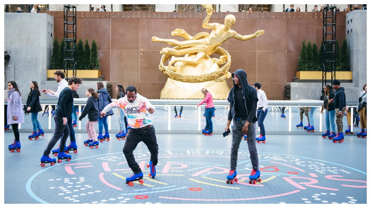 Rockefeller Center despide su arena de hielo y la transforma en una pista de patinaje sobre ruedas
