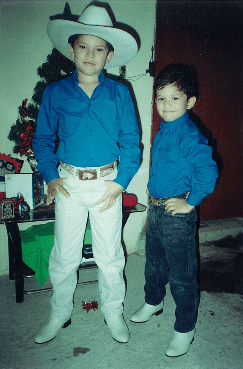 Brian llegó a las audiciones con su novia. Tenía futuro como futbolista, pero una lesión lo cambió todo. Ahora busca triunfar en La Banda.