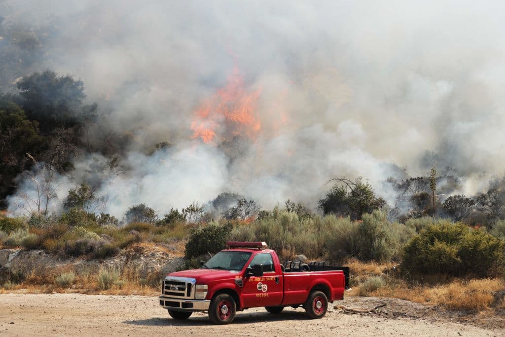 El acceso al cañón Soledad quedó cerrado mientras las autoridades trabajan en controlar la emergencia.