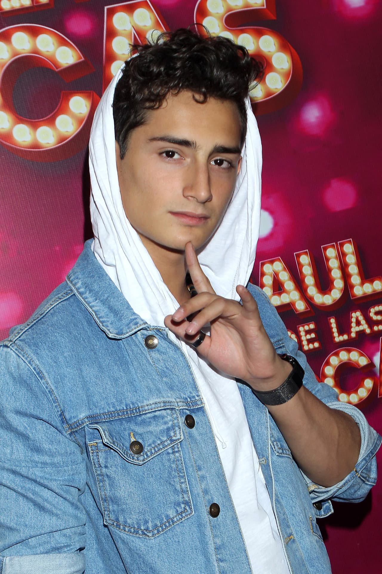 En octubre del año pasado declaró que tenía planeado sacar su segundo disco para 2020: "He tomado clases de composición, he estado preparándome en letras, en métricas, en todo lo que conlleva una canción y un disco en general. Estamos trabajando para que el próximo año salga", declaró para 
<a href="https://www.milenio.com/espectaculos/musica/emilio-osorio-ya-prepara-su-siguiente-disco" target="_blank">Milenio</a>.