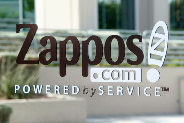 3 Zappos.com. Costos de envío gratuitos, y retornos gratis, incluyendo etiqueta prepagada de retorno.