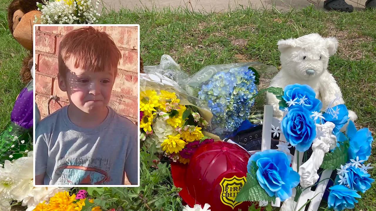 Según información en la declaración jurada del arresto del sospechoso, la policía encontró un suéter con gorro, unos lentes de sol y unos zapatos tenis con manchas de sangre que coinciden con la de la víctima.