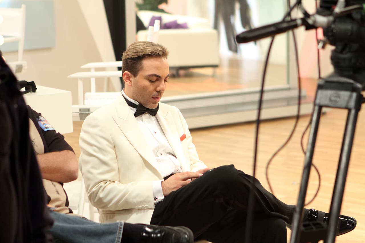 Christian Castro se preparó minutos antes de su presentación.