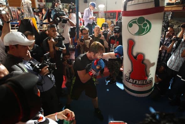 Álvarez aseguró que se ha preparado de acuerdo al estilo de pelea de Mayweather, con sparrings escurridizos que pegan y se mueven con rapidez.