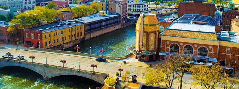 “Si bien no pudimos hacer las tradicionales Fiestas Patrias este año, continuaremos avanzando con muchos eventos culturales y educativos para reconocer el Mes de la Herencia Hispana”, dijo el alcalde de Aurora, Richard C. Irvin. "La comunidad Latinx de Aurora no solo tiene una rica historia, sino también un futuro prometedor para las generaciones venideras".