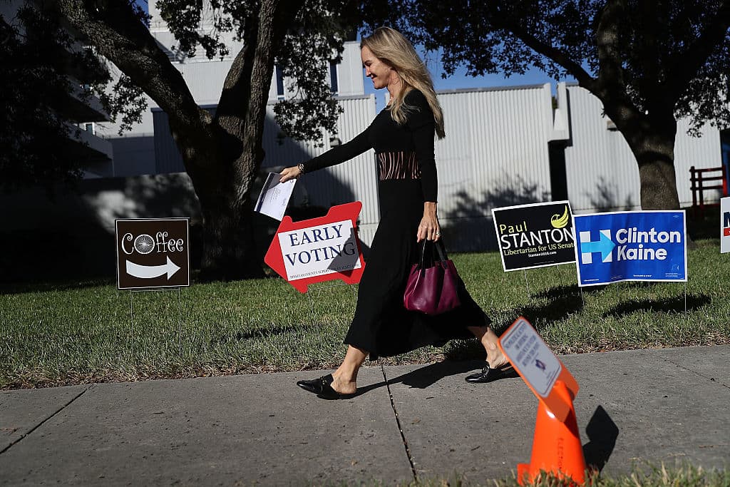 Proyección de Univision: Hillary Clinton va delante en el voto anticipado en Florida por 2.3 puntos