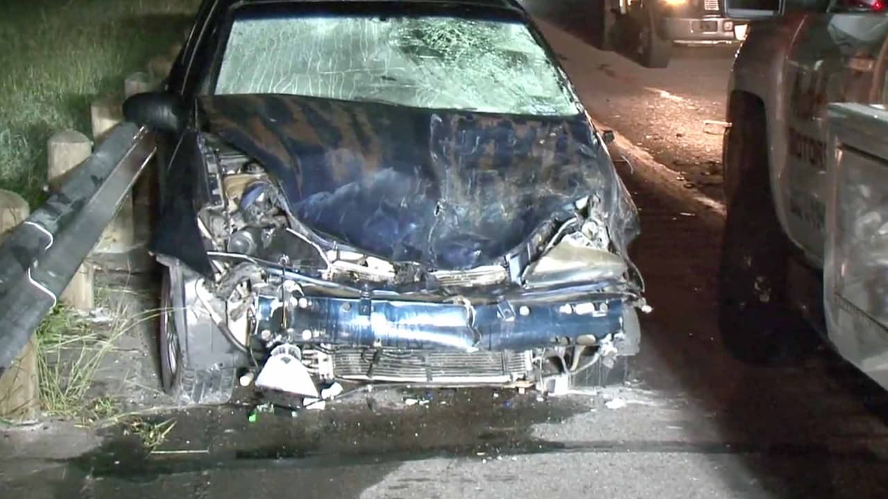 Un Ford Focus se estrelló contra la van Chevrolet del lado del conductor.