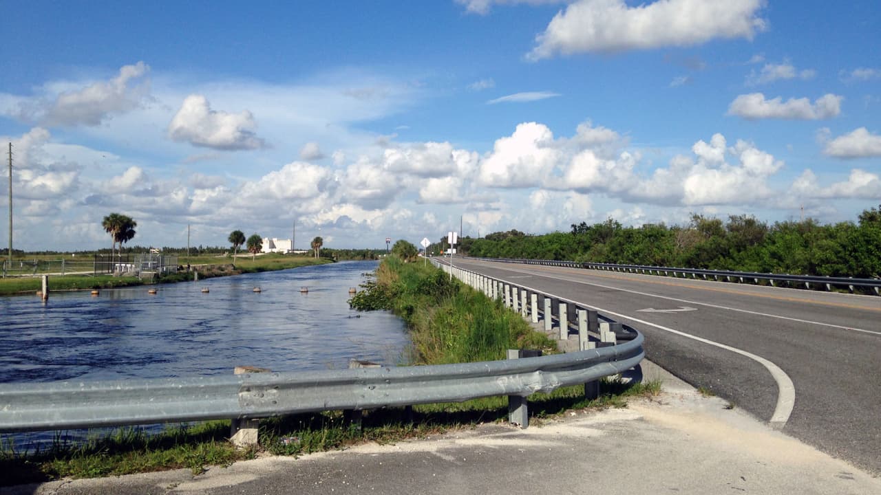 Una sección de la carretera denominada Tamiami Trail