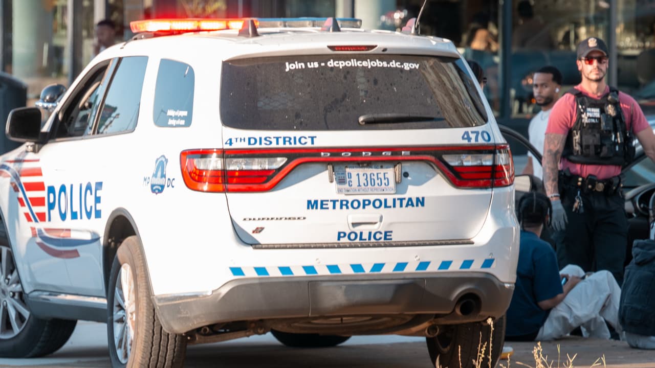 ¿Qué pasa en DC? Barricada vinculada a tiroteo moviliza a la policía