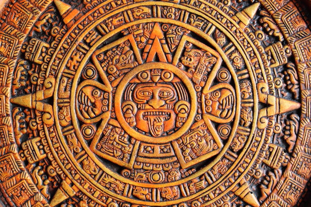 El Horóscopo Azteca fue creado por la antigua civilización mexica antes de la llegada de los conquistadores españoles. Se dice que gran parte del zodiaco azteca se basa en la astrología maya, aunque existen ciertas diferencias, pues en el caso del horóscopo maya, éste está calculado entre fechas con un intervalo de dos meses similar al zodiaco occidental.