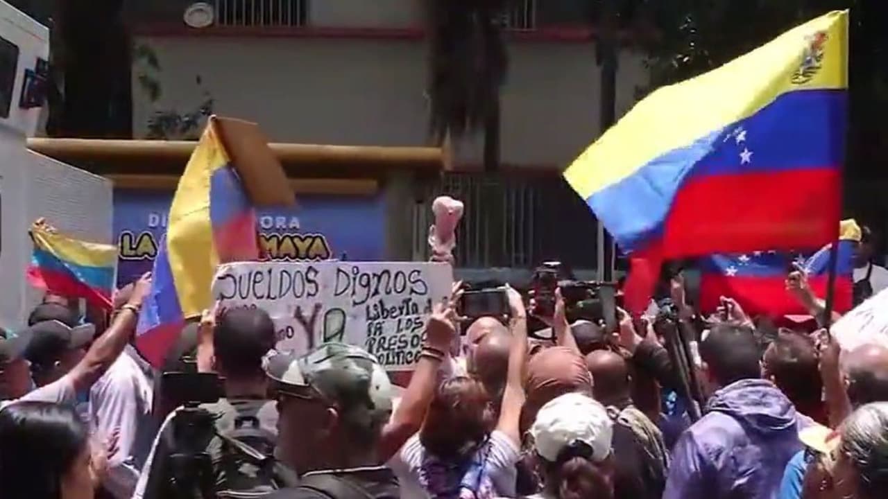 Habitantes en Venezuela reiteran petición para nuevas elecciones tras salida de Nicolás Maduro