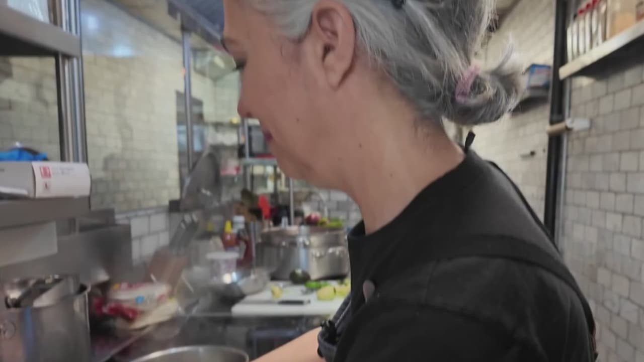 Abuelas son las chefs de este restaurante italiano en Staten Island: una de ellas le pone sazón latina