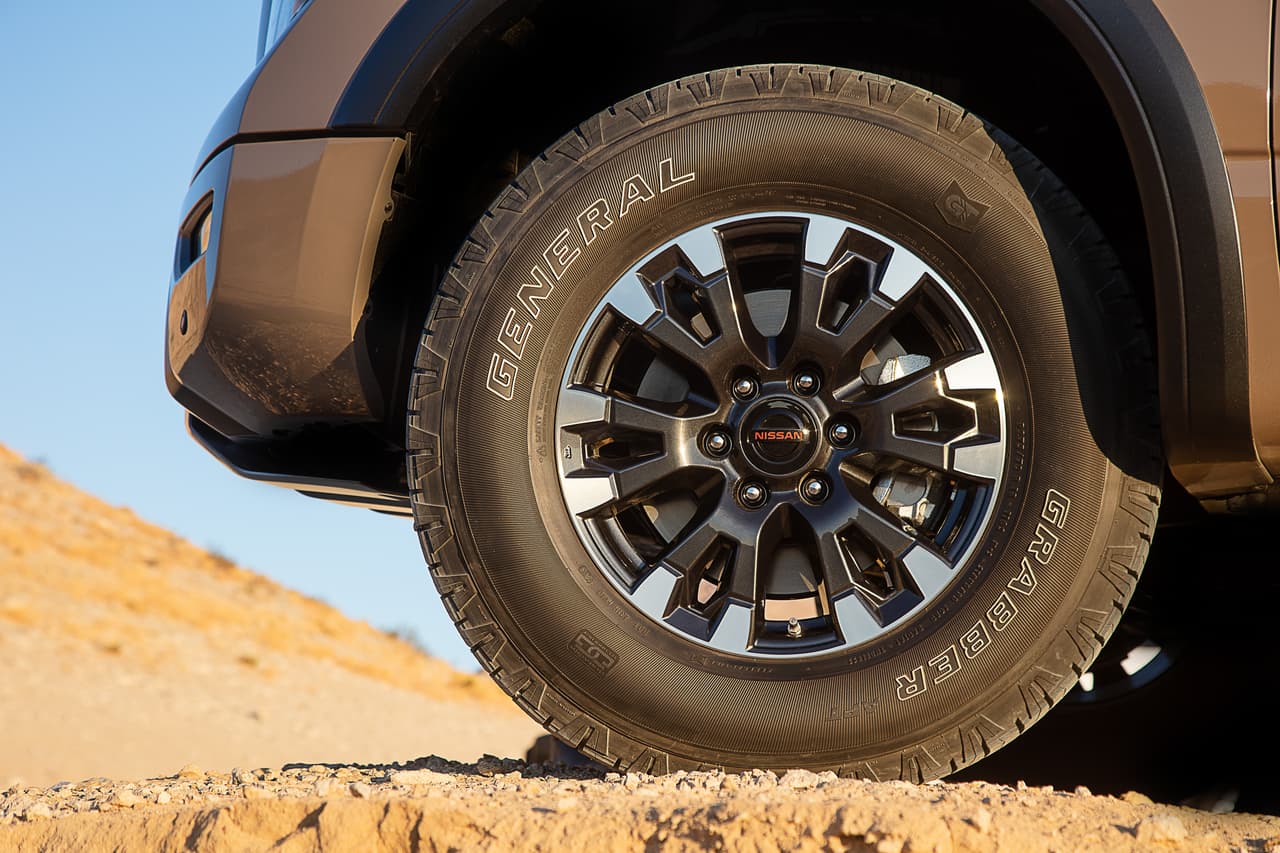 Nissan acudió a la Feria Estatal de Texas para presentar la iteración 2020 de su pickup de tamaño completo. En esta edición, la TITAN recibe una importante actualización que incluye mejoras en su motor, estética, tecnología y seguridad. En imagen: Nissan TITAN PRO-4X 2020.