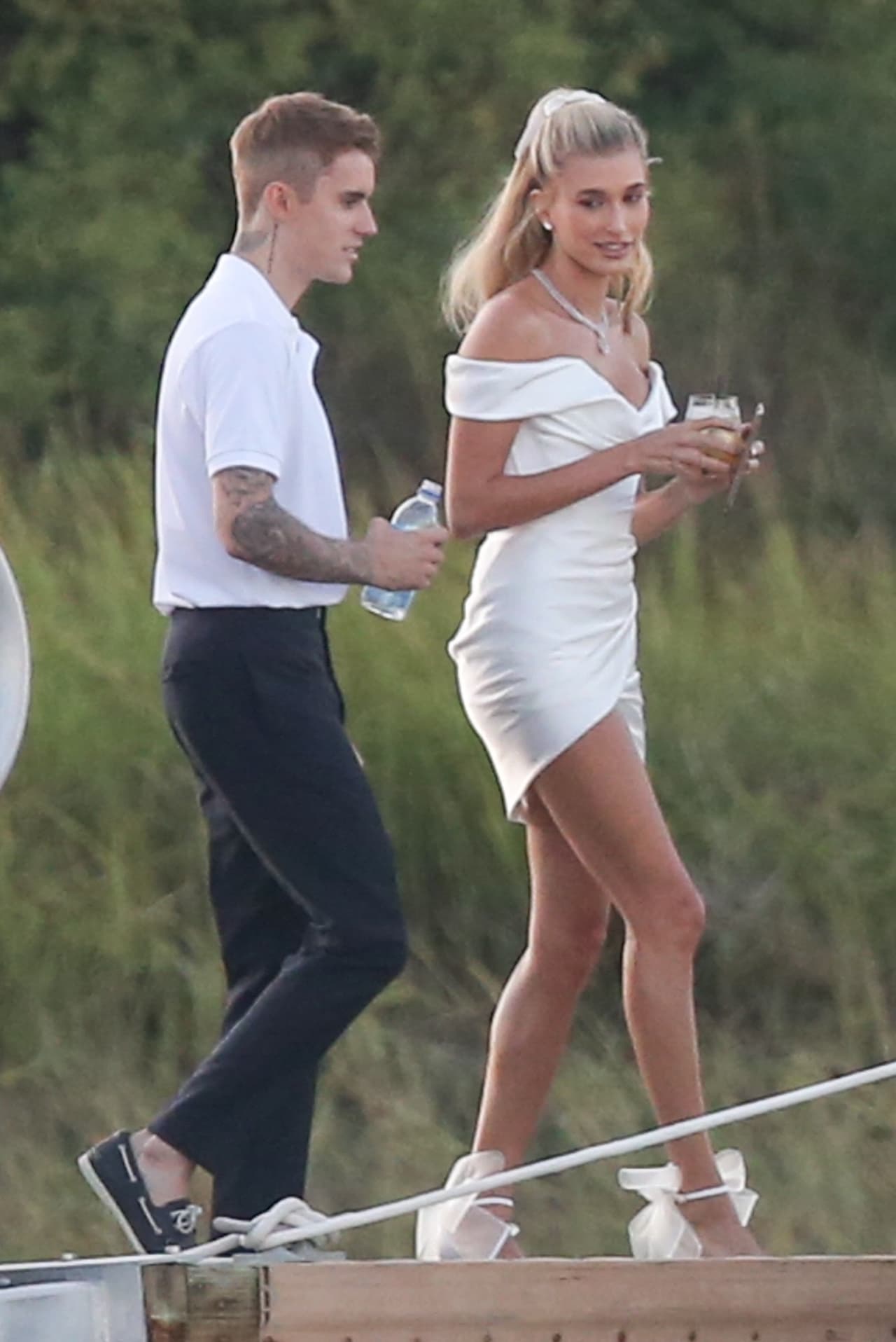 La boda religiosa ocurrió la tarde del lunes 30 de septiembre en Carolina del Sur. La pareja
<b><a href="https://www.univision.com/entretenimiento/confirmado-justin-bieber-y-hailey-baldwin-ya-estan-casados-y-asi-lo-demuestran-fotos" target="_blank">se casó por civil en secreto</a></b> el 13 de septiembre de 2018 en Nueva York.
<br>