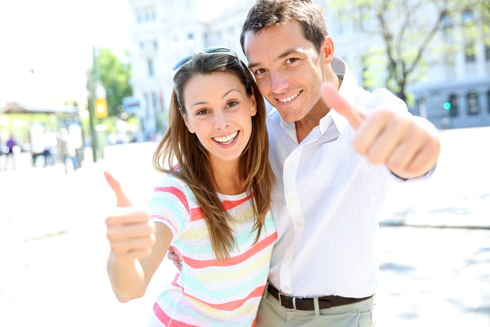 Por otra parte la manera que tiene Acuario de ver la vida es muy diferente a la de Piscis pues aunque ambos tienden a ser empáticos y preocuparse por los demás, Acuario lo hace de una forma más directa y activa, mientras Piscis lo hace a otro nivel. Los problemas de comunicación abundan entre los dos.