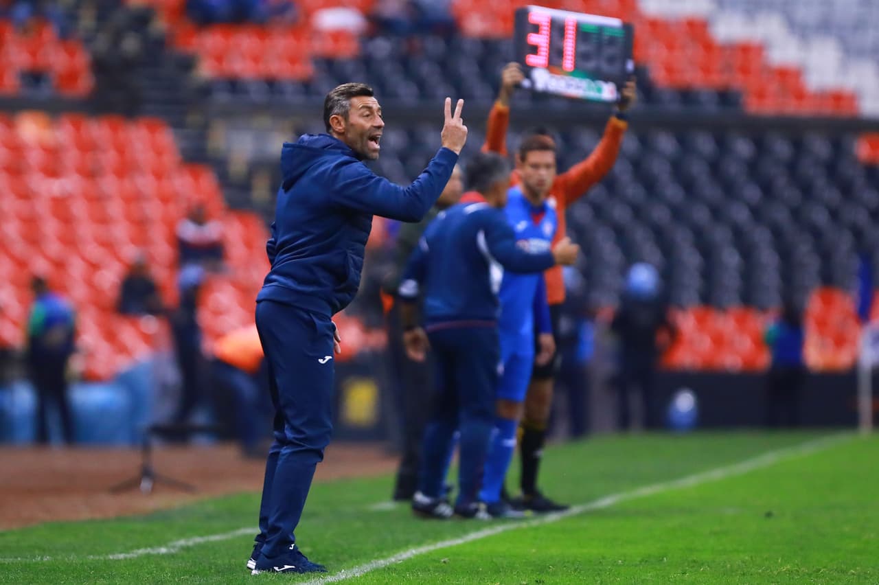 Sin embargo, y pese a las ocasiones que generaba La Máquina, no llegaba el ansiado 3-3 y la afición empezaba a desesperarse, y ya ni decir de Caixinha.