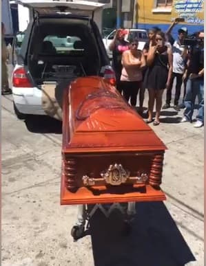 Antes de partir a su última morada, se ofeció una misa en su honor en la Catedral de Mazatlán, Sinaloa (al noroeste de la República Mexicana). Al servicio religioso acudieron músicos de banda así como familiares, amigos y muchas de las integrantes de los clubes de fans que Marytoña presidía.