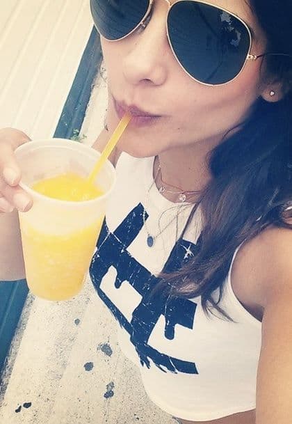 De esta forma saluda a sus seguidores, con quienes siempre está en contacto y les agradece el apoyo incondicional.