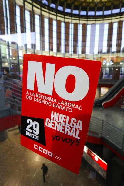 En el sector servicios, grandes almacenes y pequeños comercios decidieron mayoritariamente abrir sus puertas a pesar del paro.