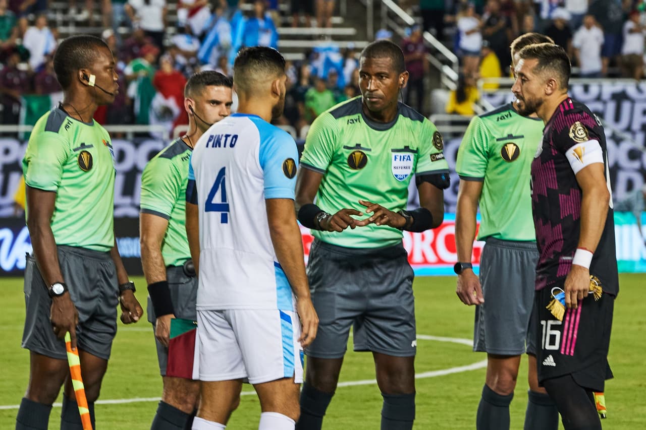 Tras su decepcionante debut ante Trinidad y Tobago, el Tricolor consiguió su primera victoria en la Copa Oro de la mano del 'Mellizo', quien hizo dos goles, y Orbelín Pineda, quien marcó el tercero.