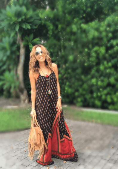 Un look con el cual Karla Martínez se ve fresca y muy relajada.