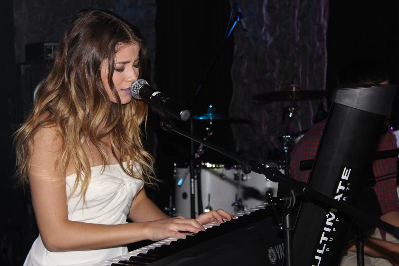 Sofía Reyes, brilló con luz propia en Uforia Lounge