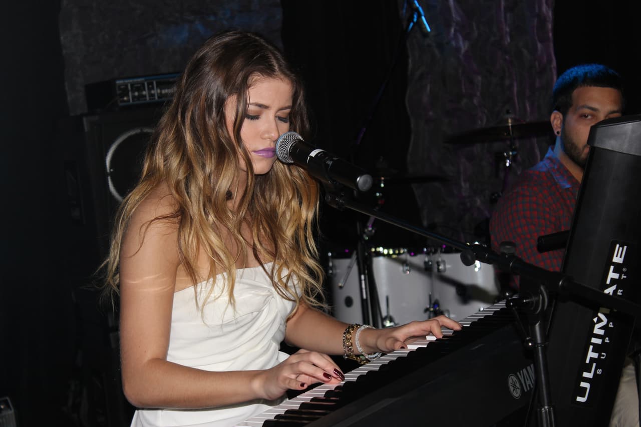 Sofía Reyes, brilló con luz propia en Uforia Lounge