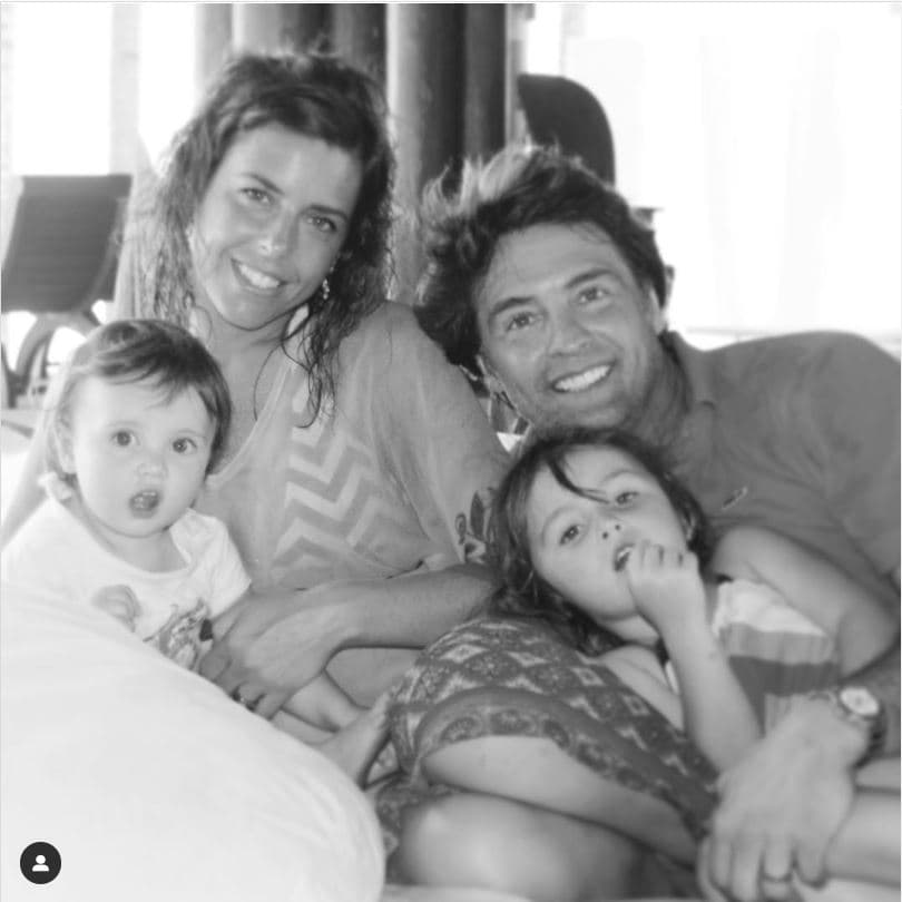 Juan Soler y Maky con sus hijas cuando eran pequeñas