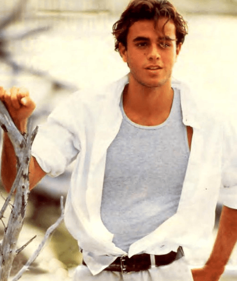 <b><a href="http://www.univision.com/temas/enrique-iglesias">Enrique Iglesias</a></b> promocionaba el sencillo 'Enamorado por primera vez', el cual pertenece a su segundo disco 'Vivir'.