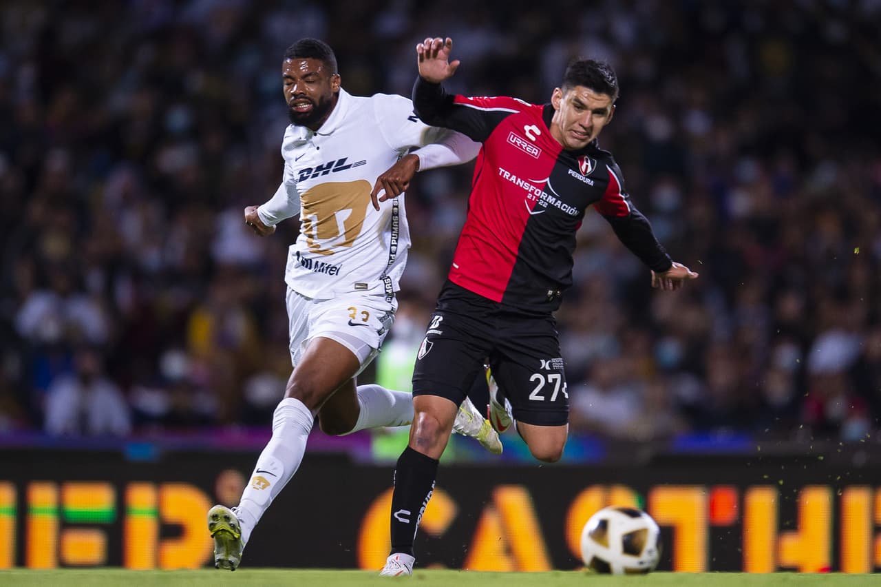 Con un cañonazo de Julio Furch en el primer tiempo, Atlas logra vencer de visita a los Pumas 0-1 y tomán una muy cómoda ventaja en las semifinales del futbol mexicano.
