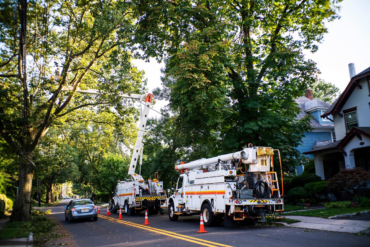 NY amenaza a compañías de luz con sanciones por respuesta a Isaías y apagones masivos