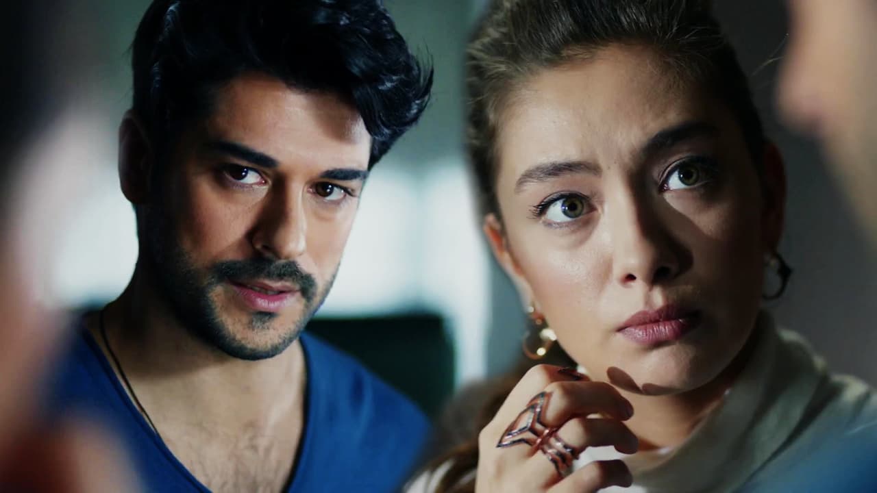 Tras un plan fallido para descubrir la verdad sobre el asesinato que supuestamente cometió Ozan, Kemal le abrió el corazón a Nihan y le reveló que aún estaba muy enamorado de ella.