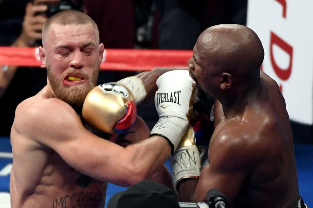 En el ring, Mayweather impuso su experiencia en el boxeo y se impuso contra el irlandés.