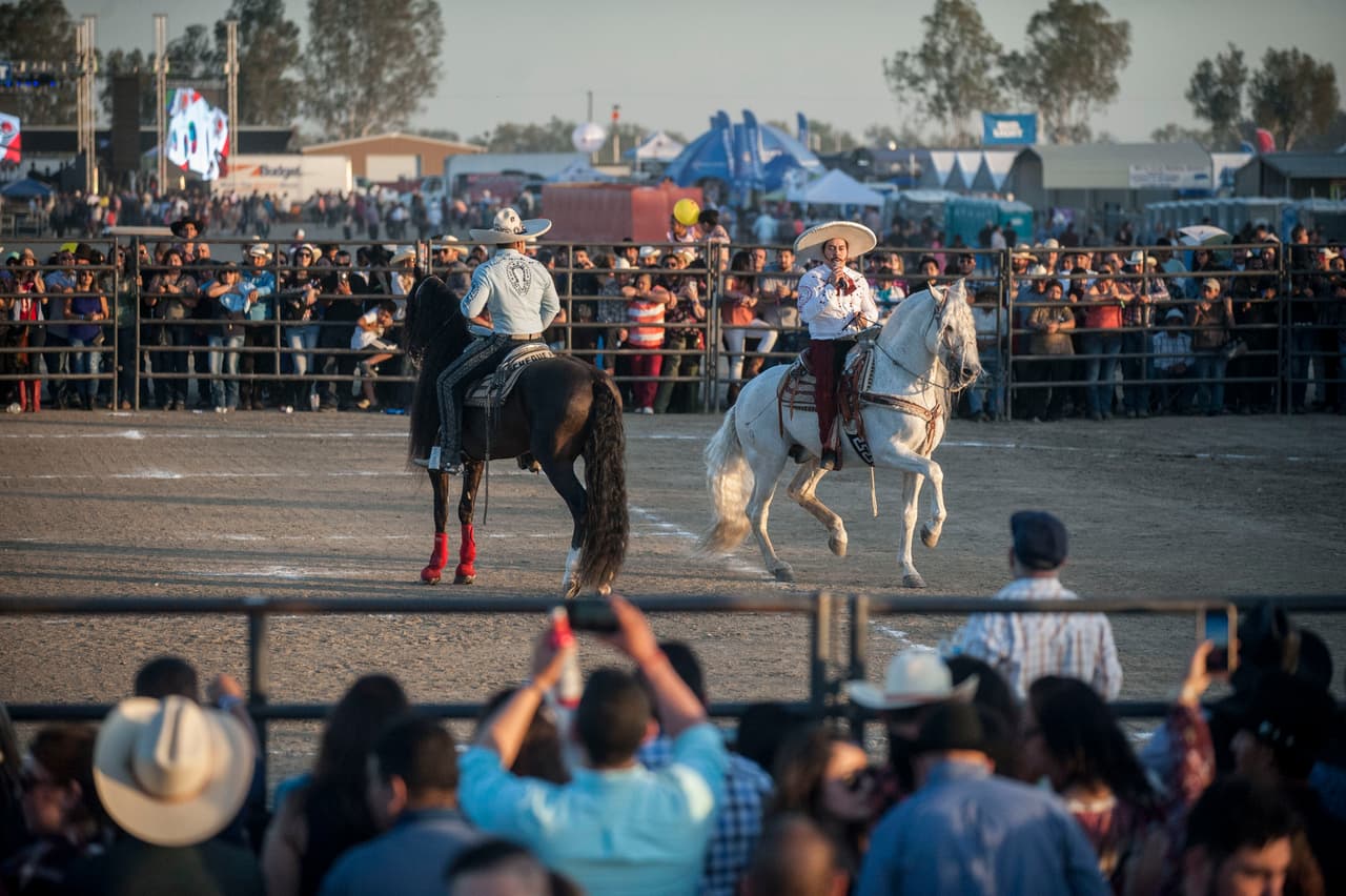 7 escenarios y mas de 50 artistas en 3 dias fueron los ingredientes para PuebloFest el 17 al 19 de marzo donde llegaron personas para disfrutar de todo el estado de California.