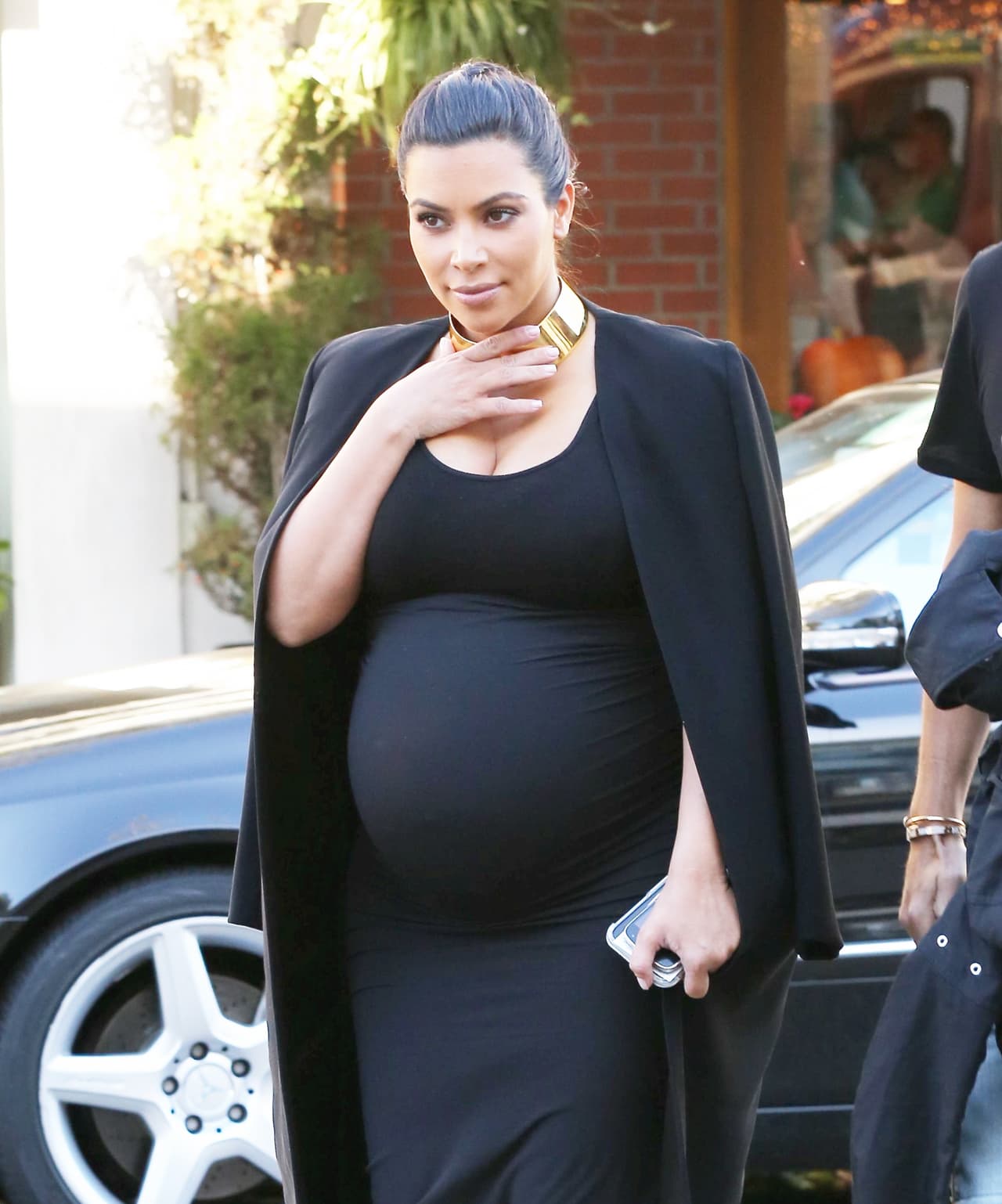 De acuerdo con 
<b><a href="https://www.mayoclinic.org/es-es/diseases-conditions/preeclampsia/symptoms-causes/syc-20355745" target="_blank">Mayo Clinic</a></b>, "la preeclampsia es una complicación del embarazo caracterizada por 
<b>presión arterial alta</b> y signos de daños en otro sistema de órganos, más frecuentemente el hígado y los riñones".