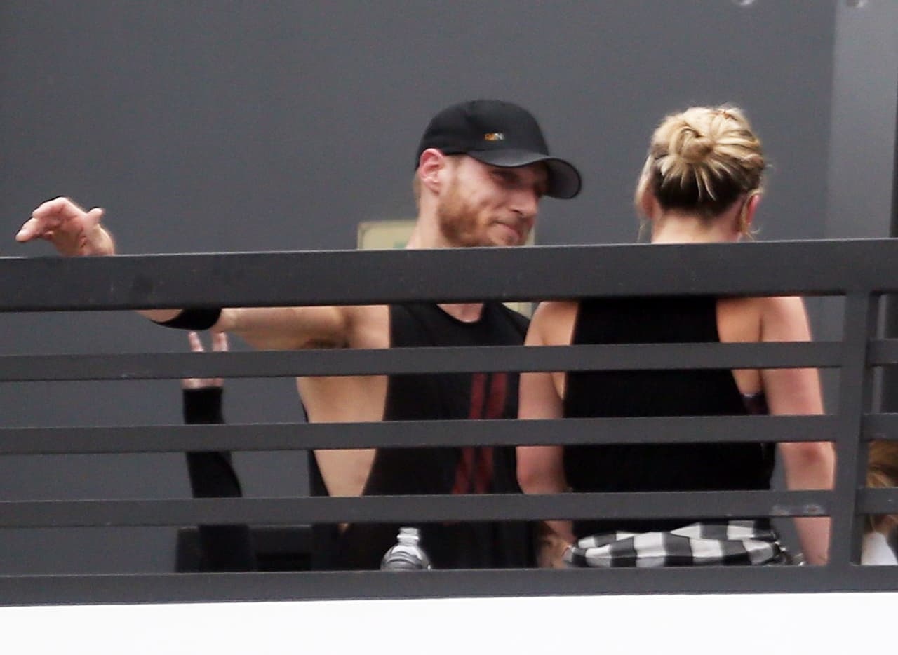 OMG! El galán se veía de lo más interesado en la cantante,