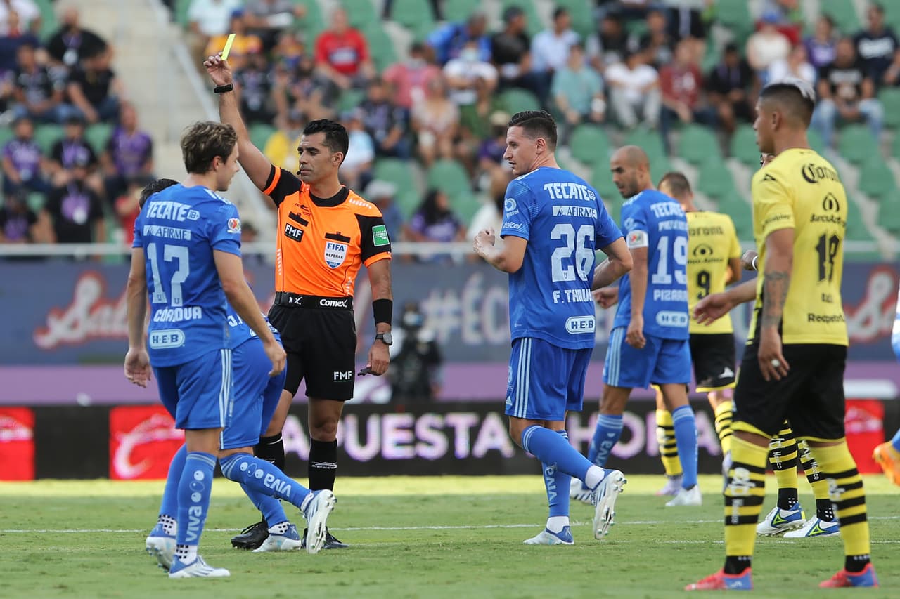 Tigres lograron su primer triunfo de la temporada tras imponerse a Mazatlán que no aprovechó que el rival sufrió la expulsión de Córdova.