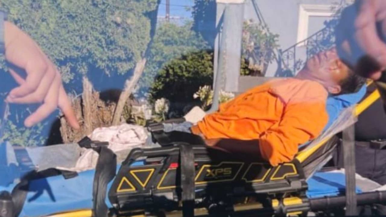 Hernández fue despojado de su billetera, que contenía 250 dólares, y de un teléfono iPhone valorado en 1,500 dólares. Tras el robo, los agresores lo golpearon hasta dejarlo al borde de la muerte.