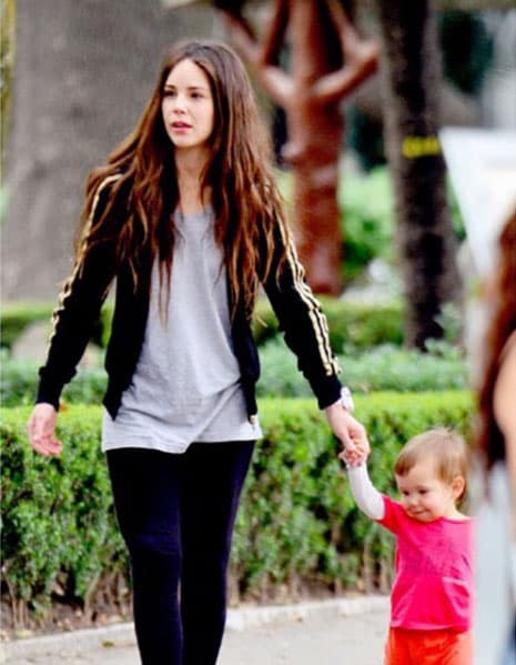 A pesar de que no le gusta ventilar su vida privada, de vez en cuando publica en sus redes sociales fotos de su faceta como mamá.