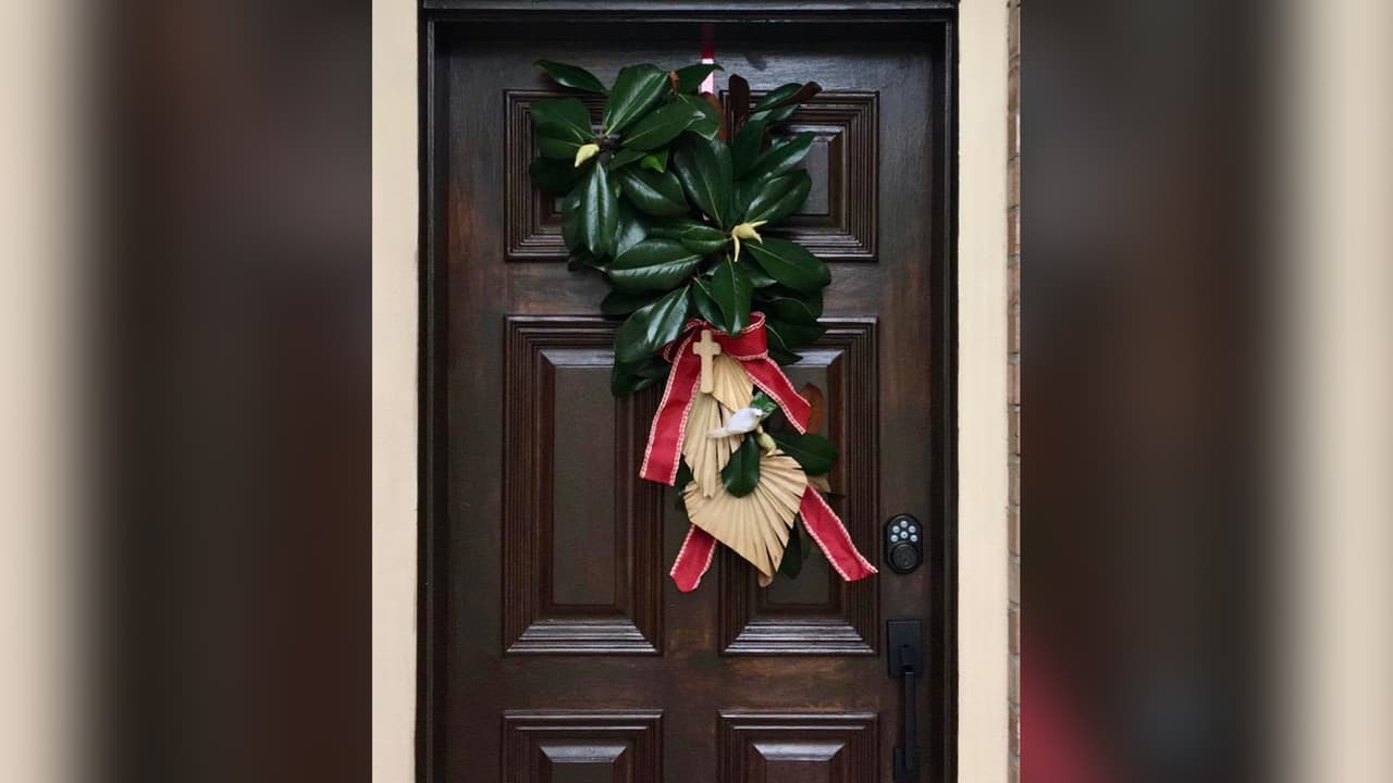 Este año las procesiones características de la celebración han sido canceladas por la epidemia de 
<a href="https://www.univision.com/local/houston-kxln/lo-que-yo-hago-si-es-esencial-hispano-que-trabaja-en-la-jardineria-durante-crisis-de-coronavirus-fotos">coronavirus</a>.