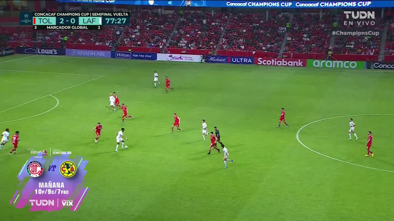 ¡CERCA! Jesús Angulo disparó que se estrella en el poste.