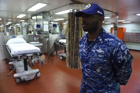 El gigantesco hospital está equipado con 1,000 camas de hospital, salas de cirugía, cuidados intensivos y de hospitalización.