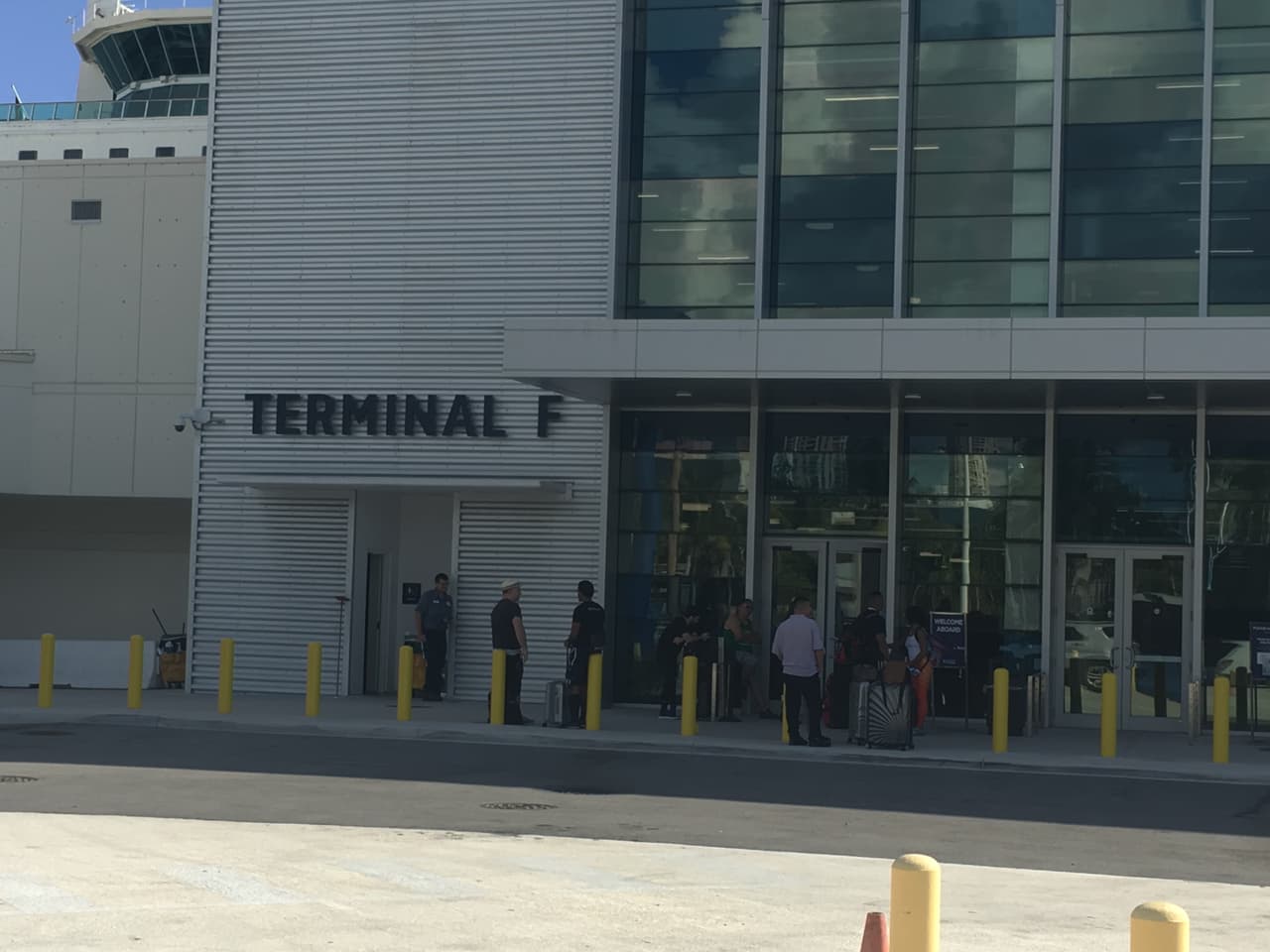 La empresa Royal Caribbean había emitido un comunicado a través de su cuenta de Twitter, en el que anunciaba los cambios en los itinerarios de sus cruceros . Informaron que las novedades eran por la decisión del gobierno de EEUU con respecto a los viajes en crucero a la isla.