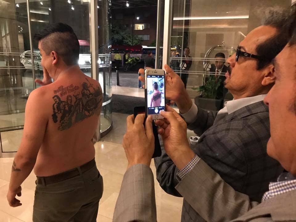 Las muestras de admiración hacia los cantantes de 'La puerta negra', entre muchos más, no paraban y hasta el lobby de su hotel llegaba gente para saludarlos. Y ellos comprobaron cómo se les quiere por allá.